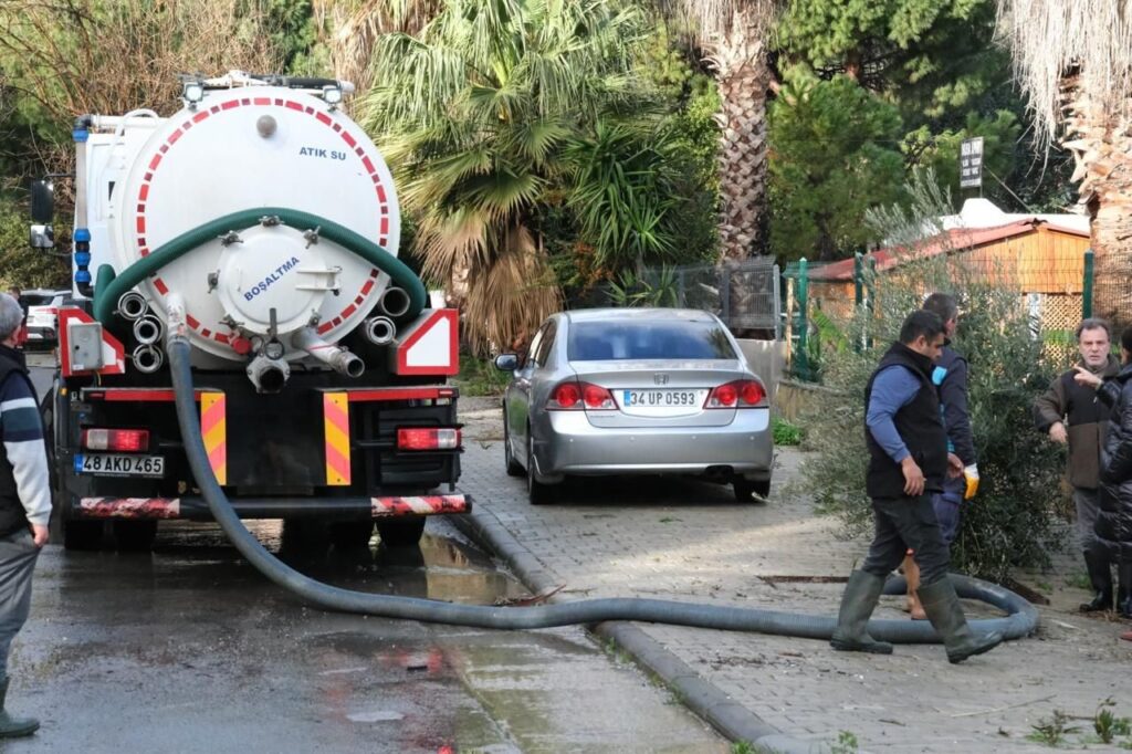 Bodrum’da 101 ev, 8 iş yerinde su baskını yaşandı