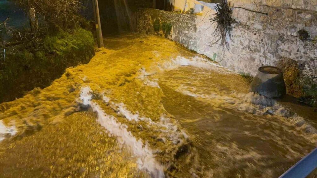 Bodrum’da Şiddetli Yağış Hayatı Olumsuz Etkiledi