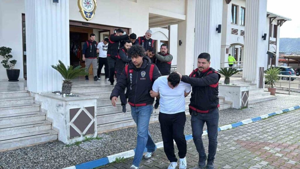 Operasyonda 3 Kişi Tutuklandı