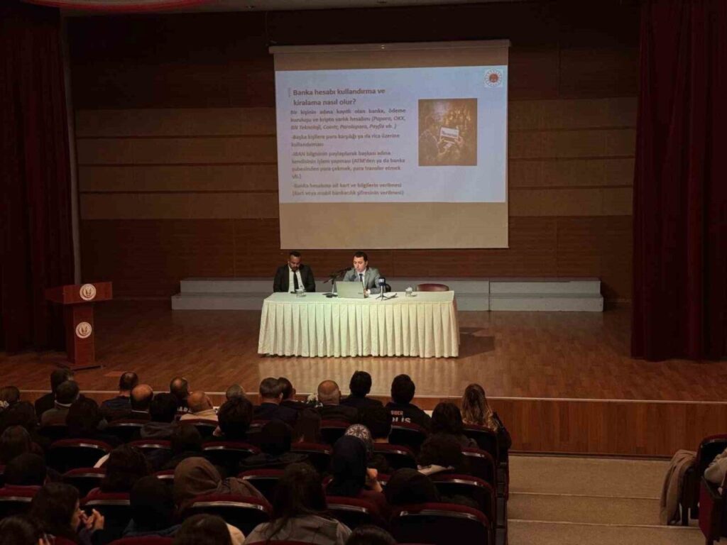 Lise öğrencilerine Bilişim Yoluyla Dolandırıcılık semineri