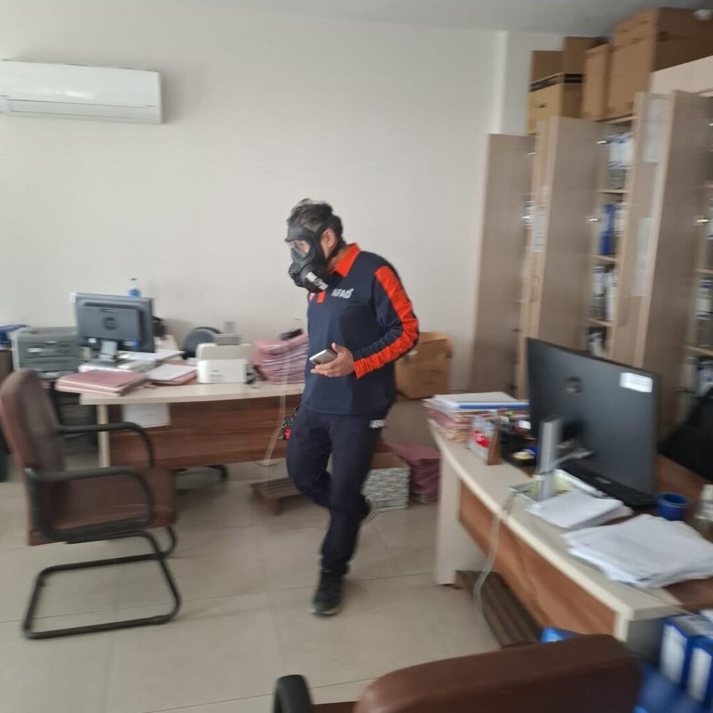 Kimyasal maddeden etkilenen 4 personel taburcu edildi