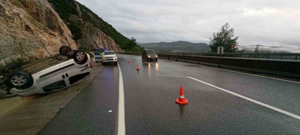Kontrolden çıkan kamyonet takla attı: 1 yaralı