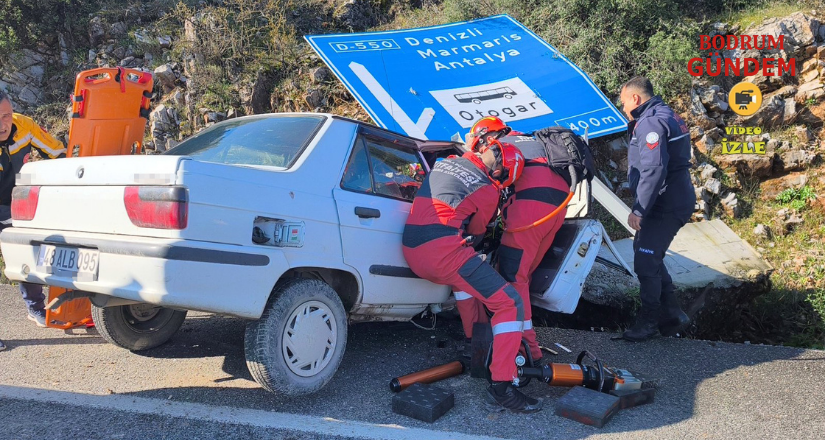 Trafik Kazasında Alev Alan Araçtaki 2 Kişi Kurtarıldı