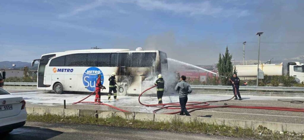 Seyir Halindeki Otobüste Yangın
