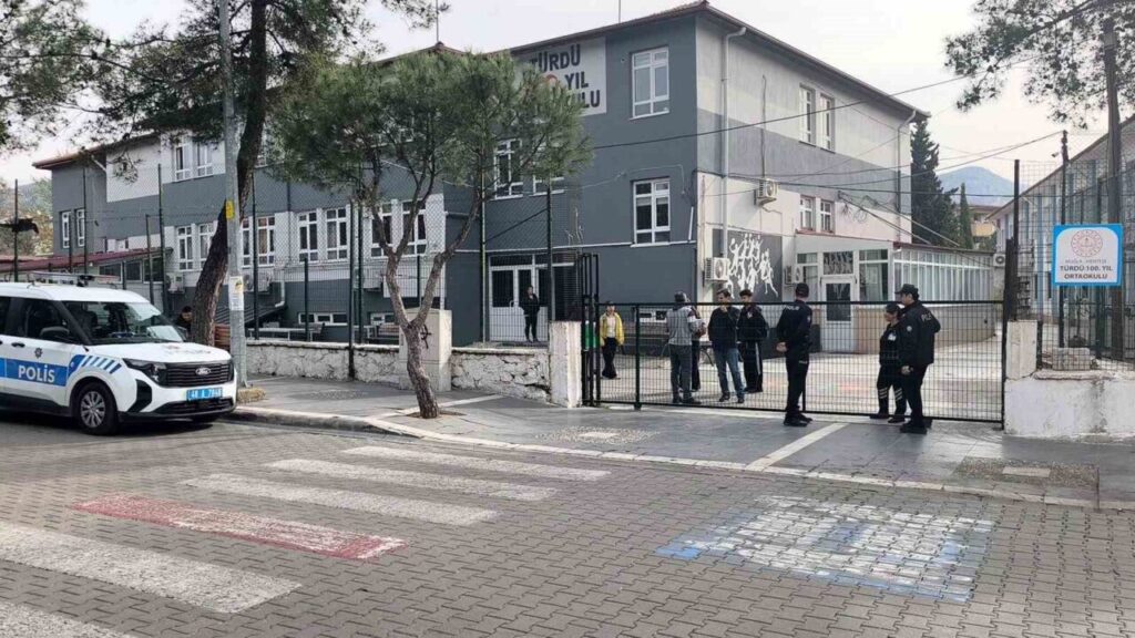 Okul önlerinde güvenlik duvarı