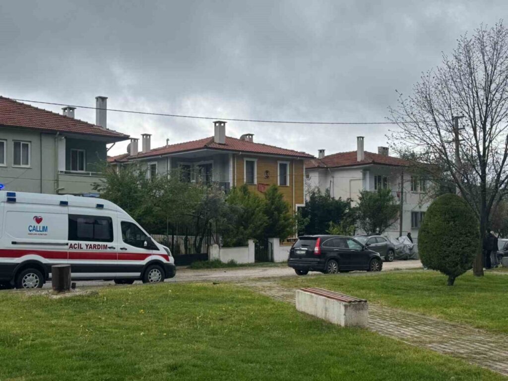 74 yaşındaki yaşlı adam evinde ölü bulundu
