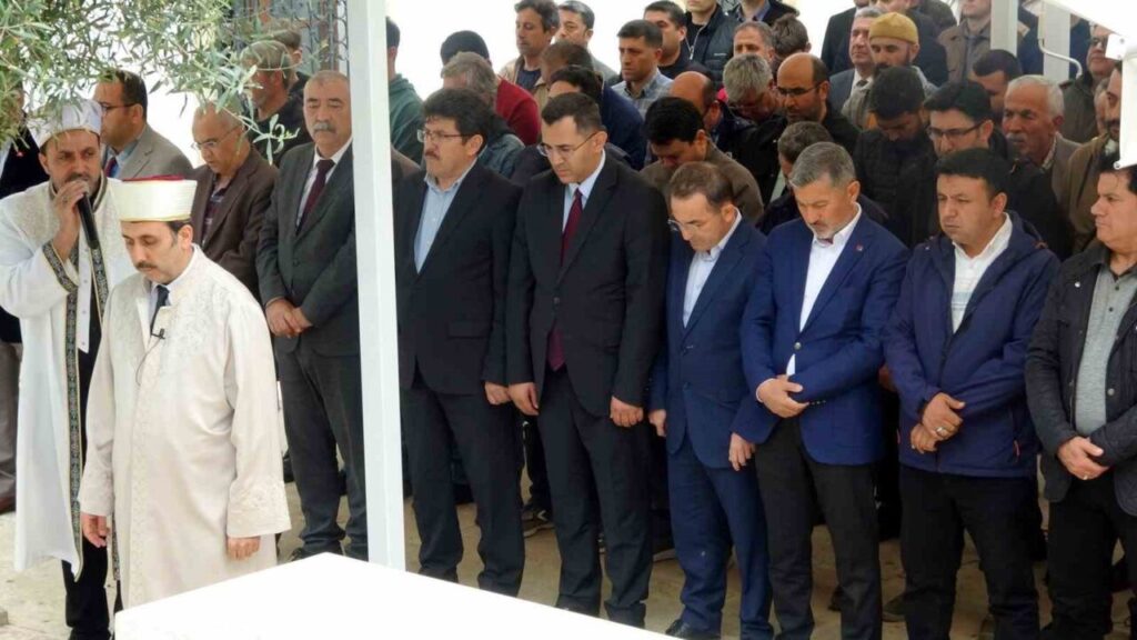 Hayatını kaybeden öğrenciler ve öğretmen için gıyabi cenaze namazı kılındı