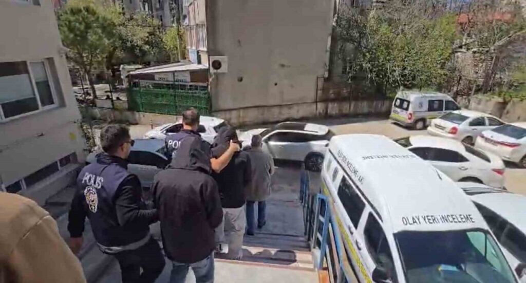 Sosyal medya üzerinden fuhuşa aracılık yapan 5 şüpheli yakalandı
