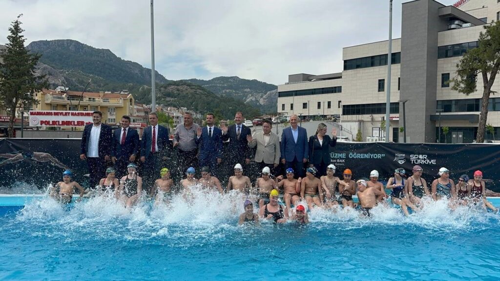 Bakan Aşkın’dan Marmarisli genç yüzücülere 19 Mayıs hediyesi
