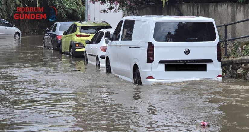 Bodrum’da Bayramda Araçlar Sular Altında Kaldı