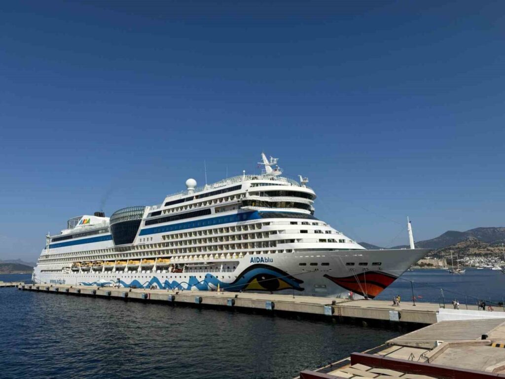 Dev kruvaziyer Aidablue Bodrum’a 2 bin 377 turist getirdi