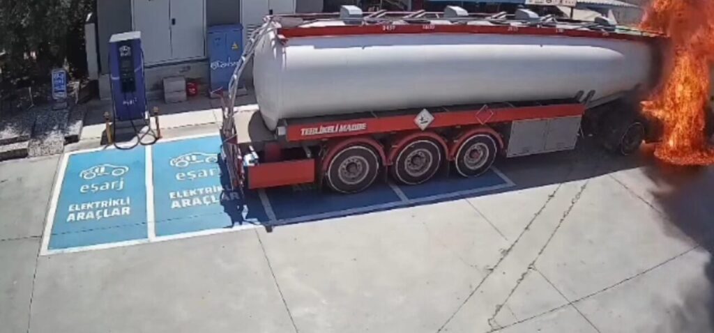 Tanker Yangınının Güvenlik Kamera Kayıtları Ortaya Çıktı