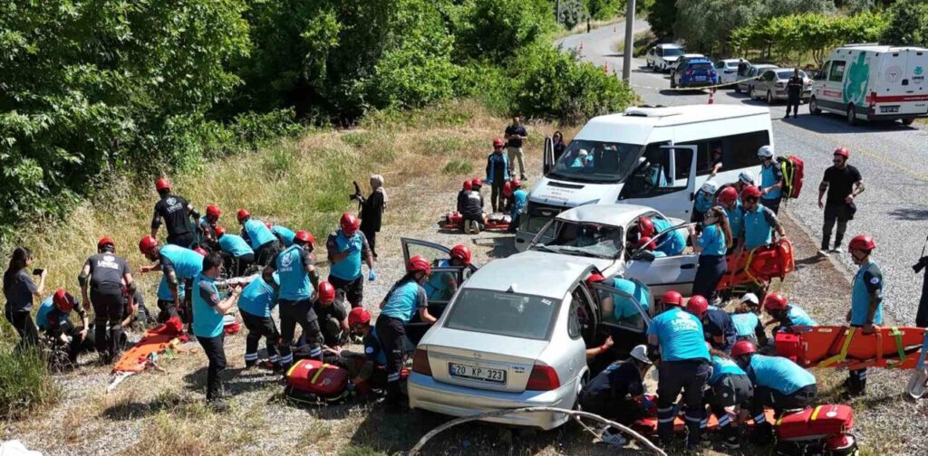 UMKE ekiplerinden kaza tatbikatı